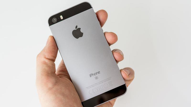 iPhone 5 SE special  only $109 if you switch to Boost —  11 phones left